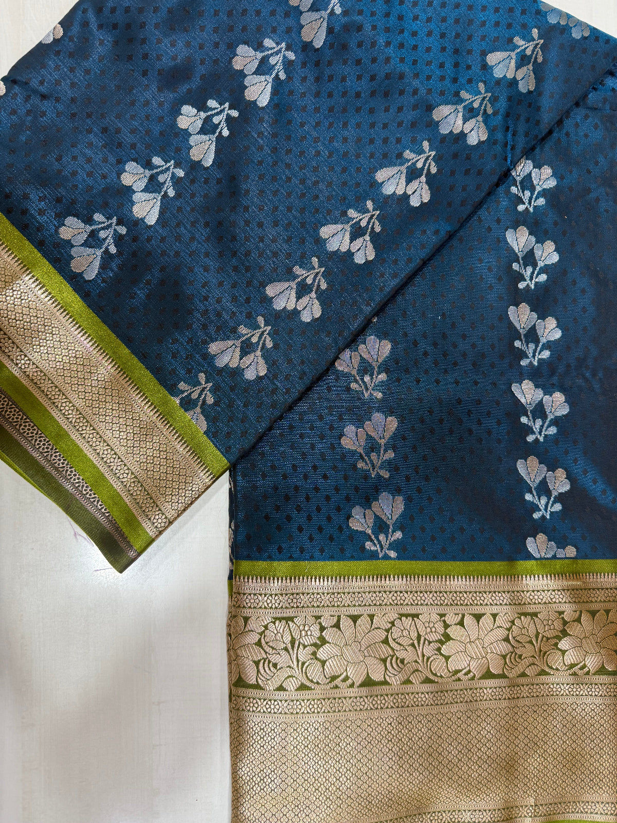 Exquisite Blue and Gold Silk Saree - D00046