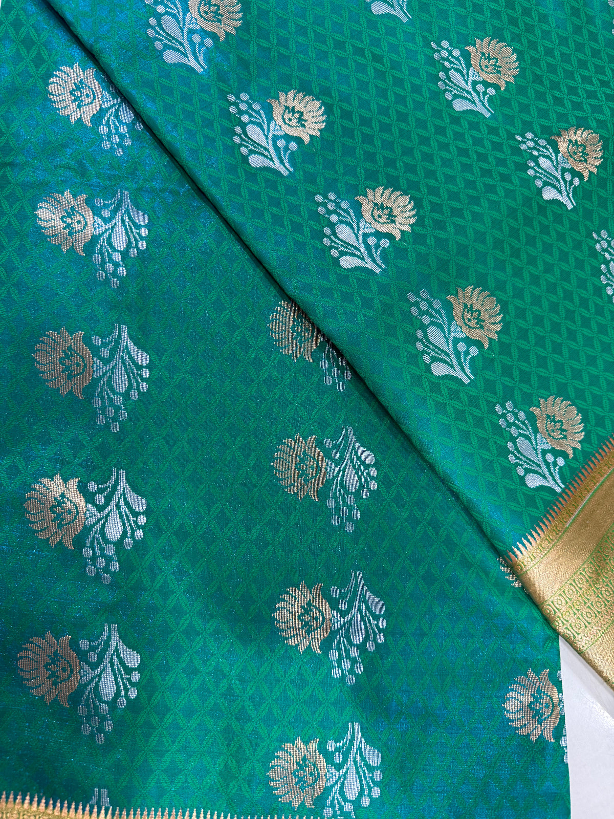 Radiant Lime Green & Magenta Silk Saree - D00026
