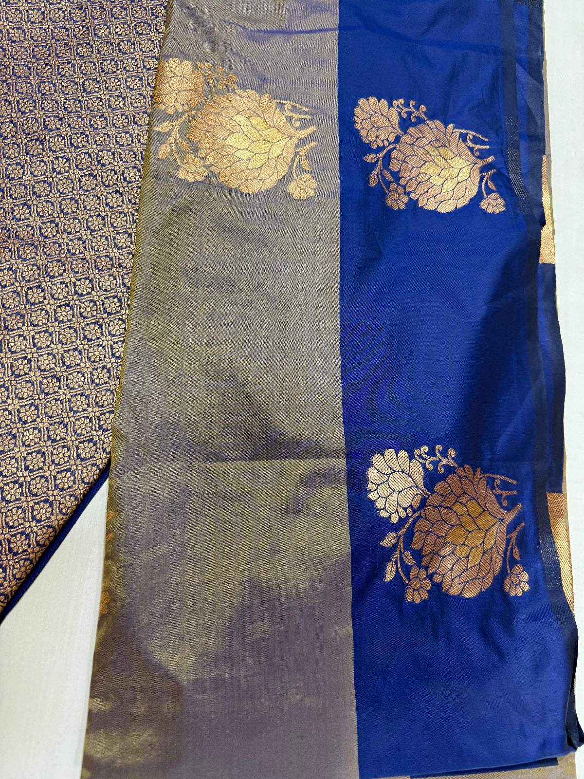 Dual tone soft Saree - D00011
