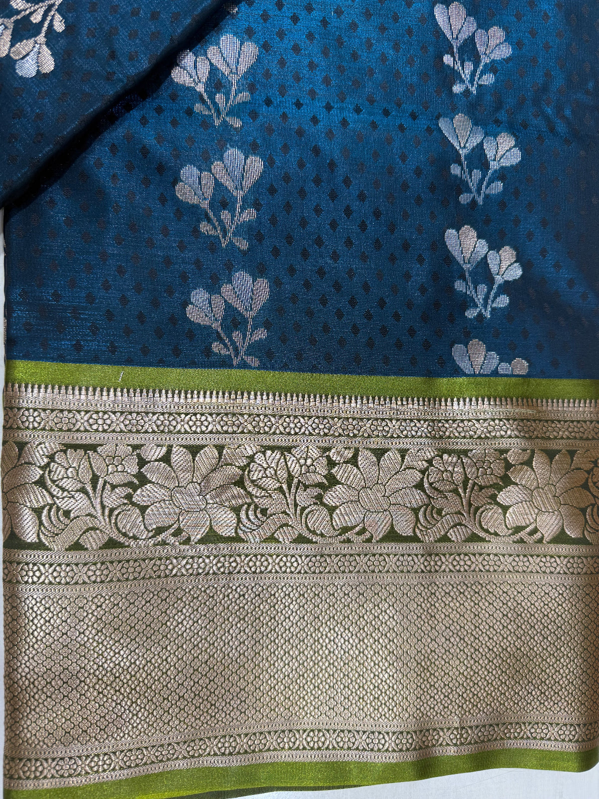 Exquisite Blue and Gold Silk Saree - D00046
