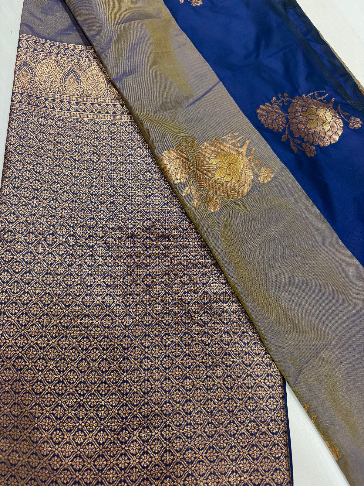 Dual tone soft Saree - D00011