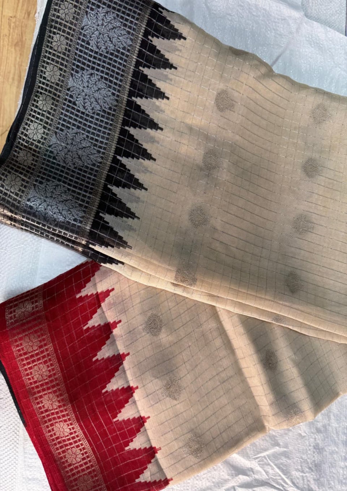 Cream Checkered Silk Saree with Contrast Temple Borders & Zari Woven Accents - D00036