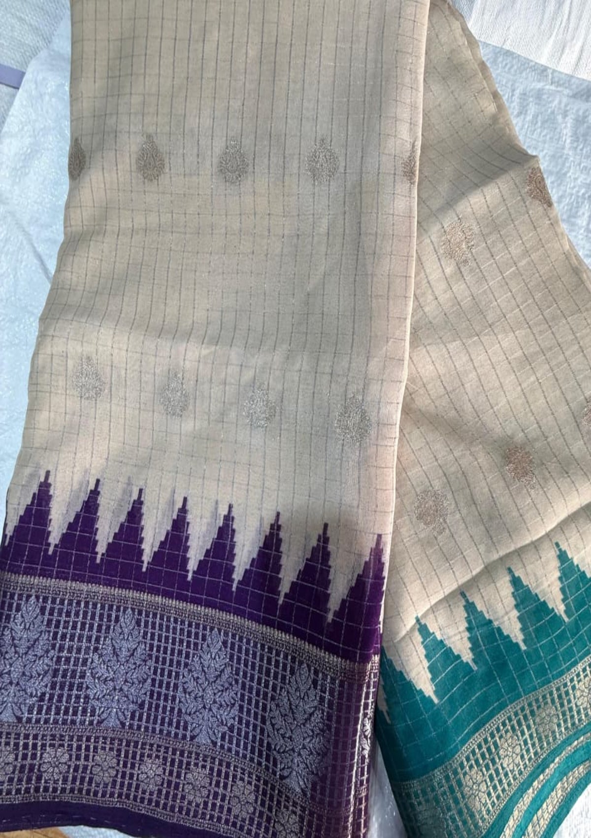 Classic Checkered Silk Saree with Contrast Temple Borders and Zari Woven Accents - D00038