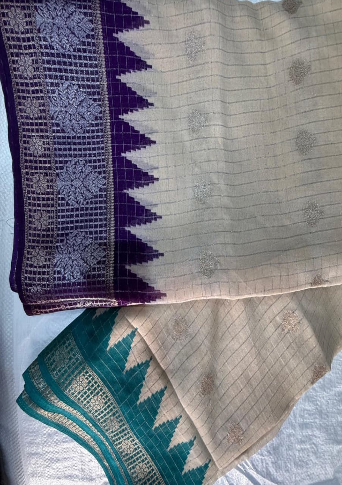 Classic Checkered Silk Saree with Contrast Temple Borders and Zari Woven Accents - D00038