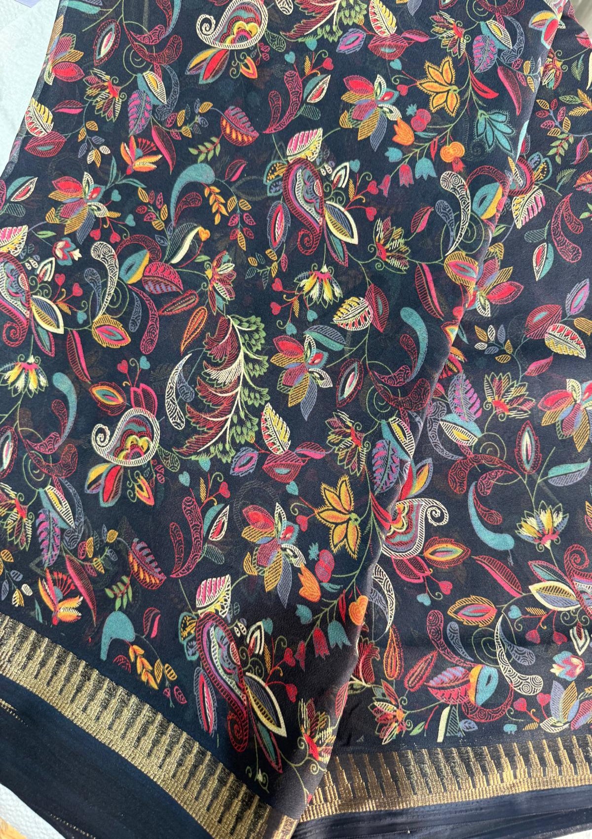 Floral & Paisley Printed Georgette Saree - D00040